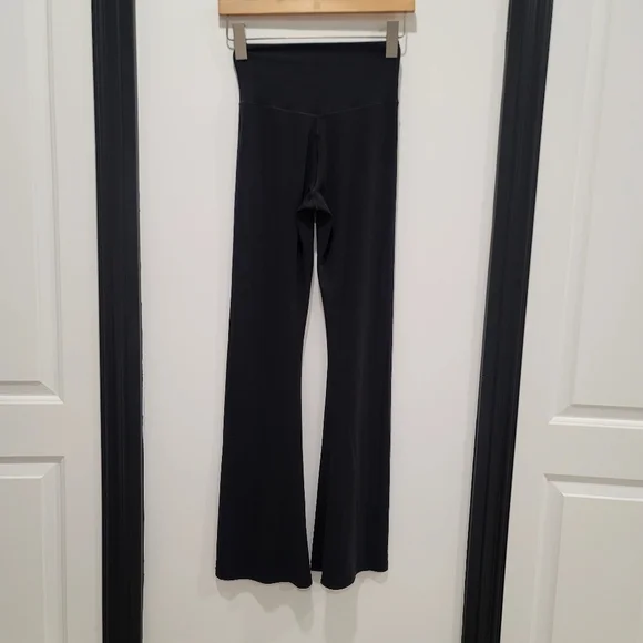 OFFLINE By AERIE Real Me High Waisted Crossover Flare Leggings Black Size Large - Picture 8 of 10